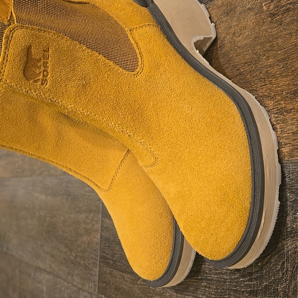 Sorel Mustard Yellow Hi Line Chelsea Boots - Picture 5 of 16
